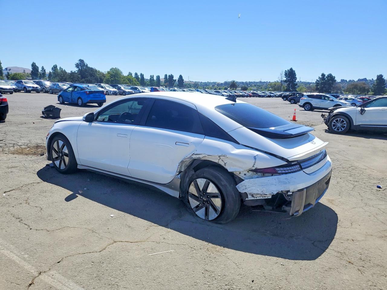 2025 HYUNDAI IONIQ 6 SE STANDARD RANGE — снимка 2