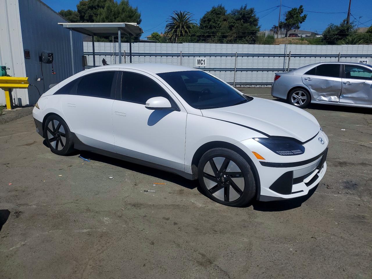 2025 HYUNDAI IONIQ 6 SE STANDARD RANGE — снимка 4
