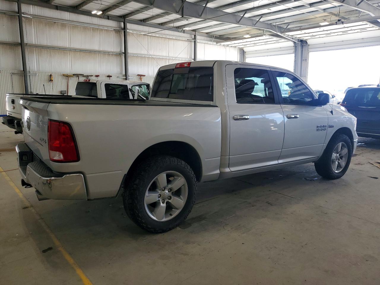 2017 RAM 1500 SLT — снимка 3