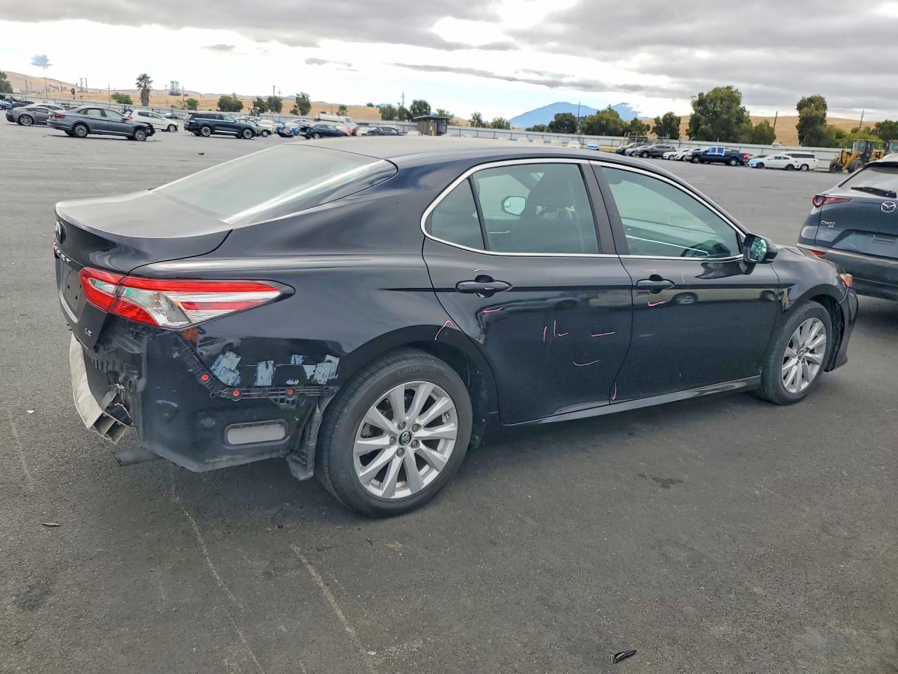 2018 TOYOTA CAMRY LE — снимка 3