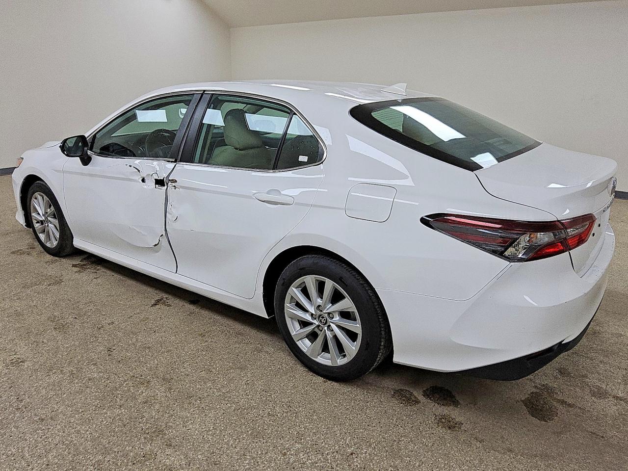 2024 TOYOTA CAMRY LE — снимка 2