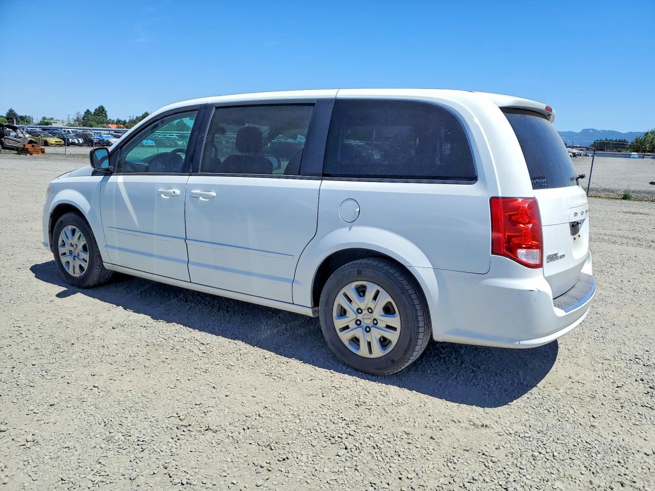 2017 DODGE GRAND CARAVAN SE — снимка 2
