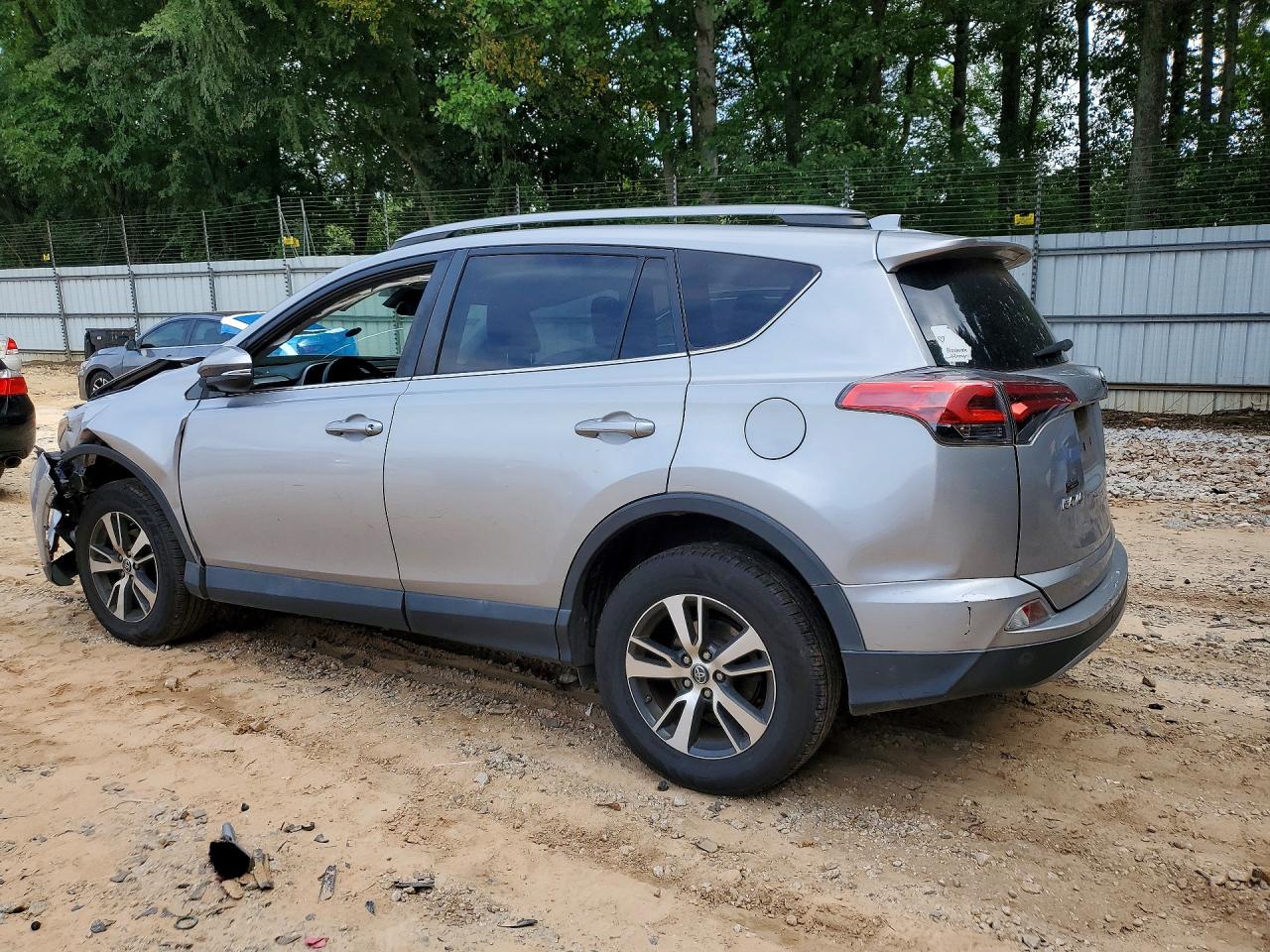 2017 TOYOTA RAV4 XLE — снимка 2