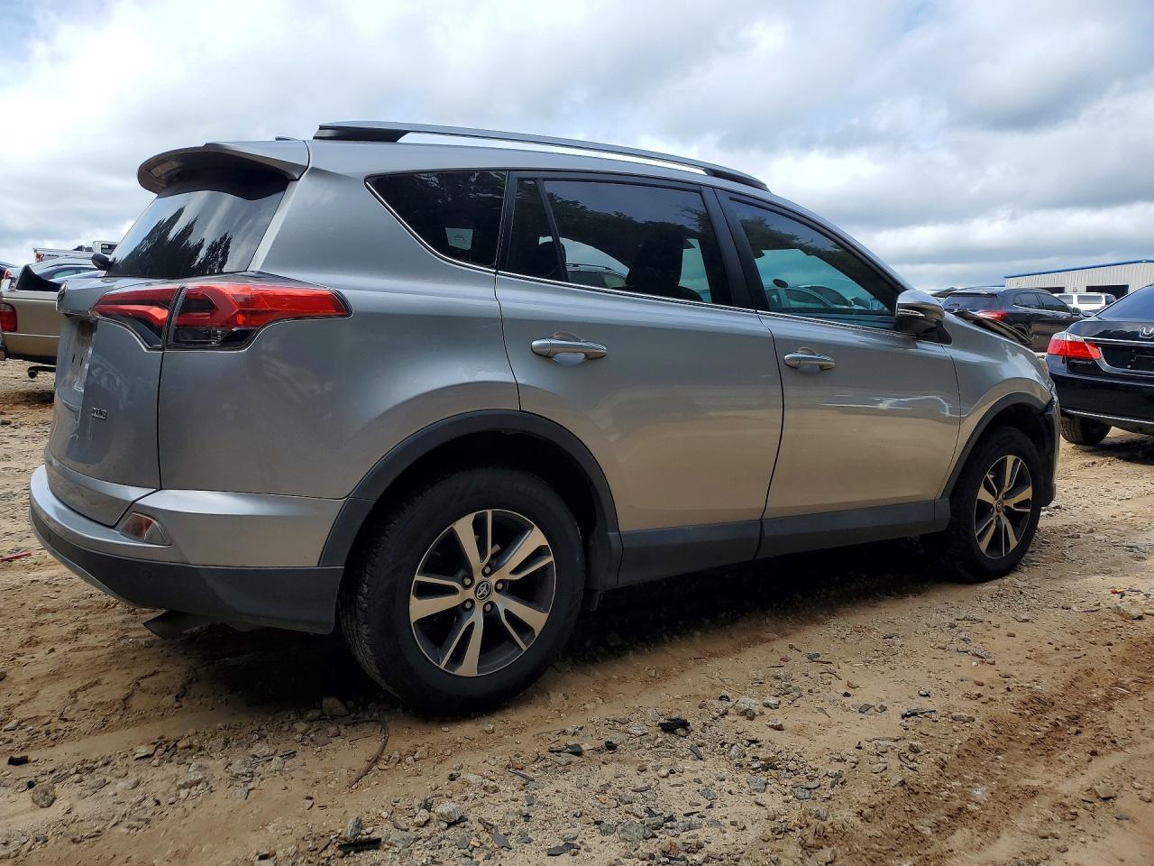 2017 TOYOTA RAV4 XLE — снимка 3