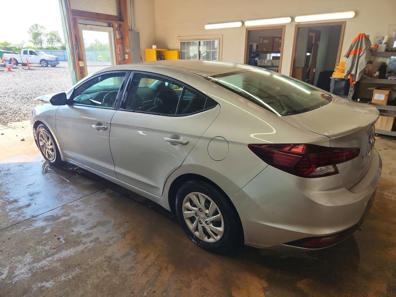 2019 HYUNDAI ELANTRA SE — снимка 2