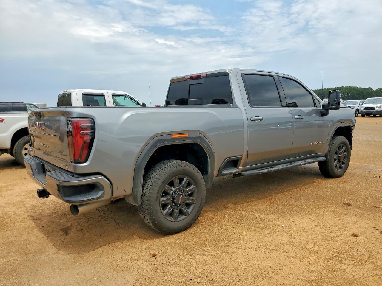 2025 GMC SIERRA K2500 AT4 — снимка 3