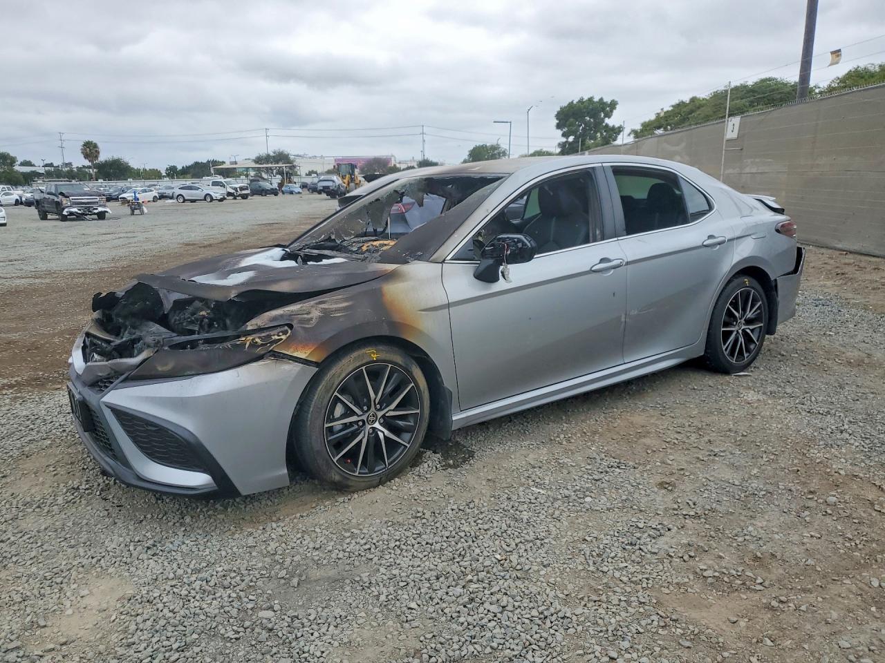 2024 TOYOTA CAMRY SE