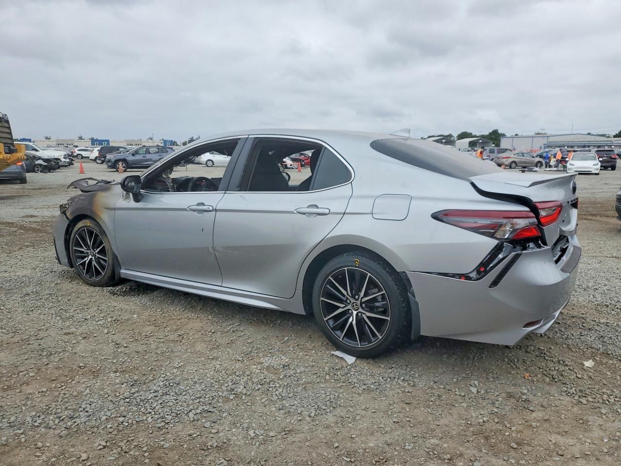 2024 TOYOTA CAMRY SE — снимка 2
