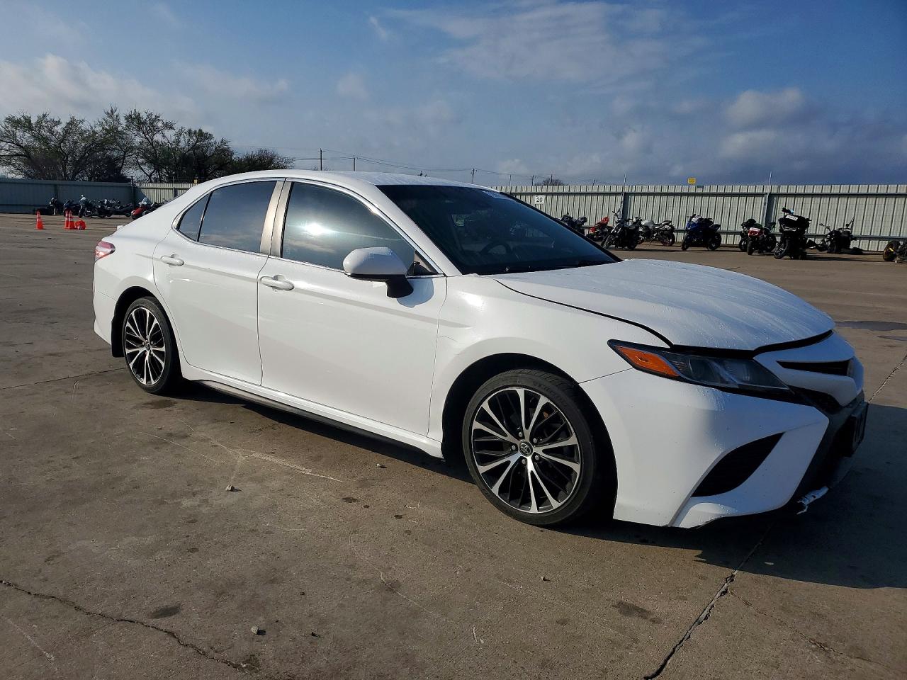 2020 TOYOTA CAMRY SE — снимка 4