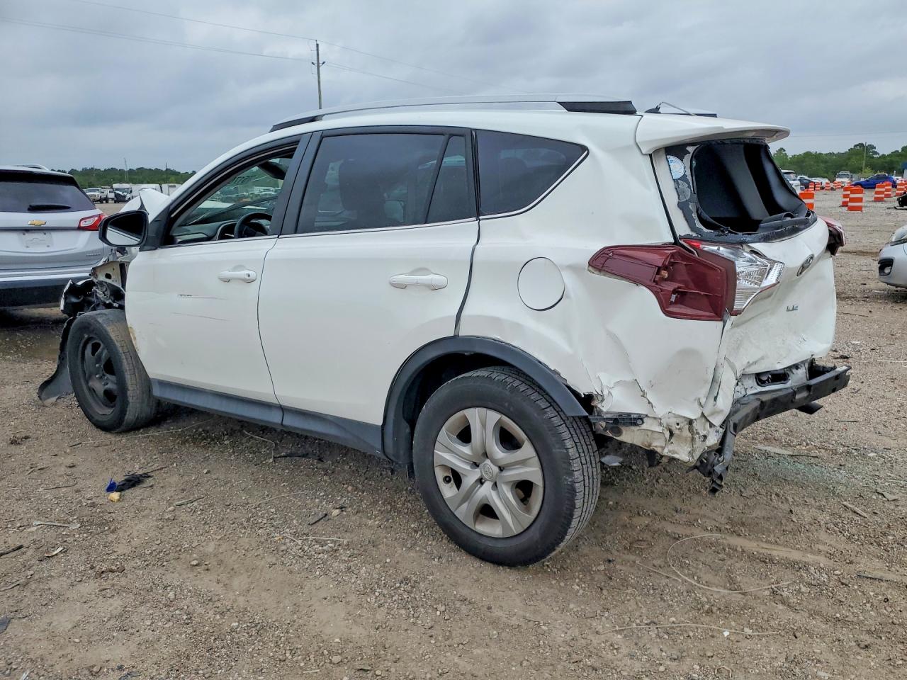 2015 TOYOTA RAV4 LE — снимка 2