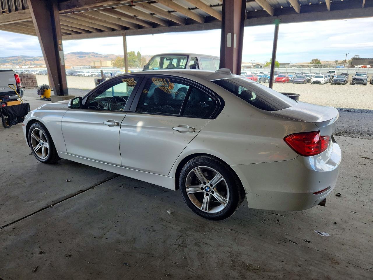 2015 BMW 320 I — снимка 2
