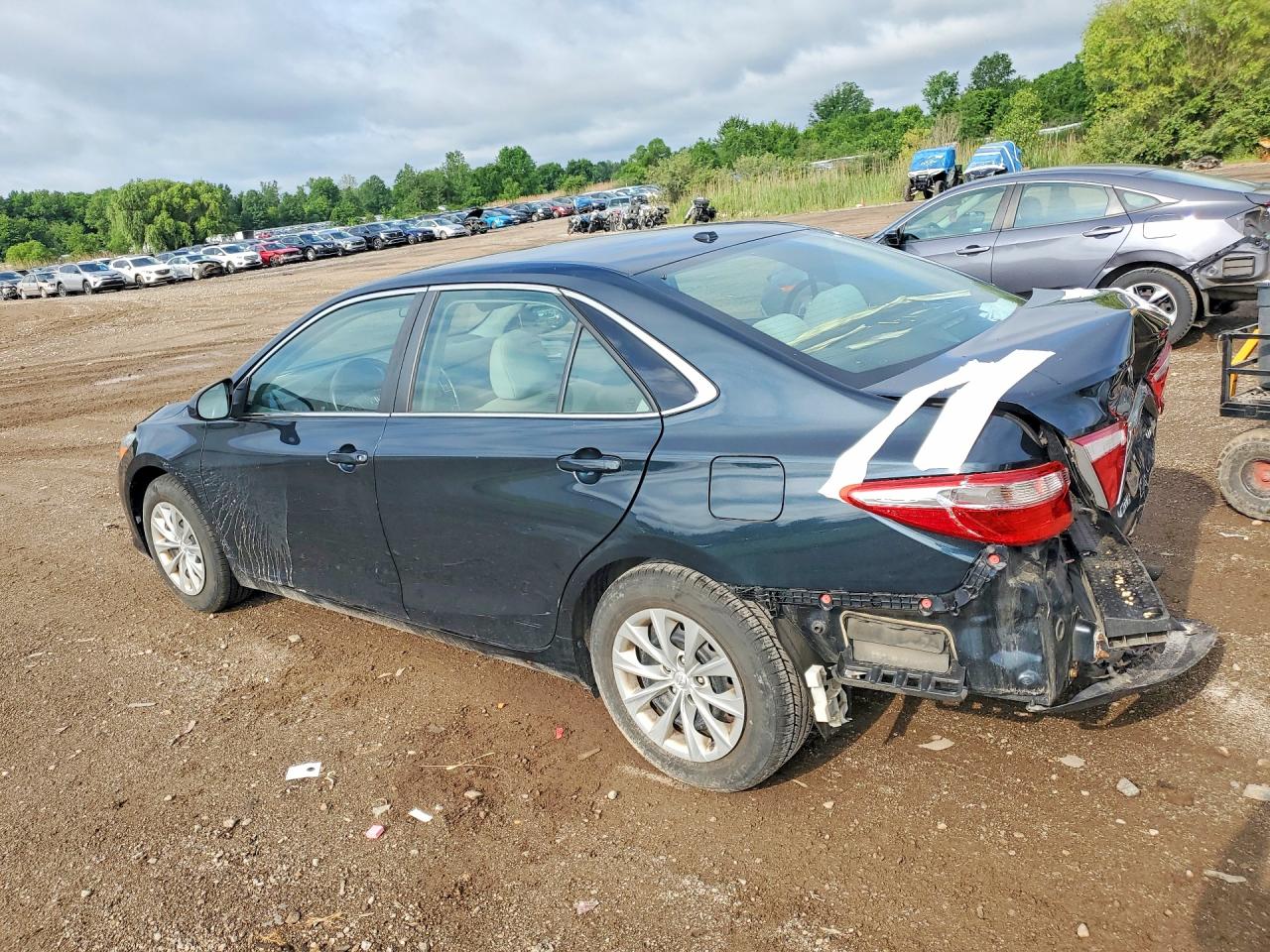 2015 TOYOTA CAMRY LE — снимка 2
