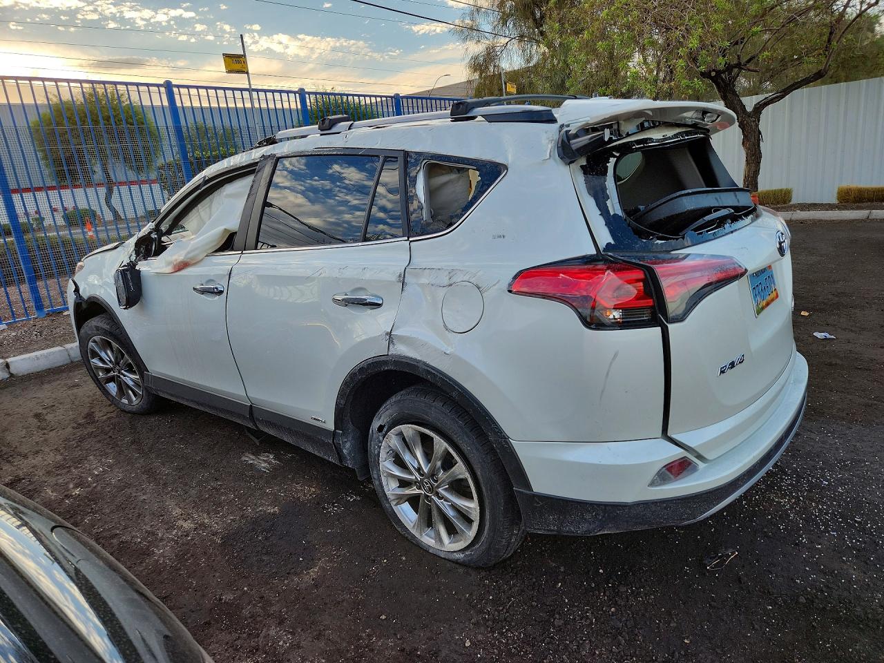 2018 TOYOTA RAV4 HV LIMITED — снимка 2