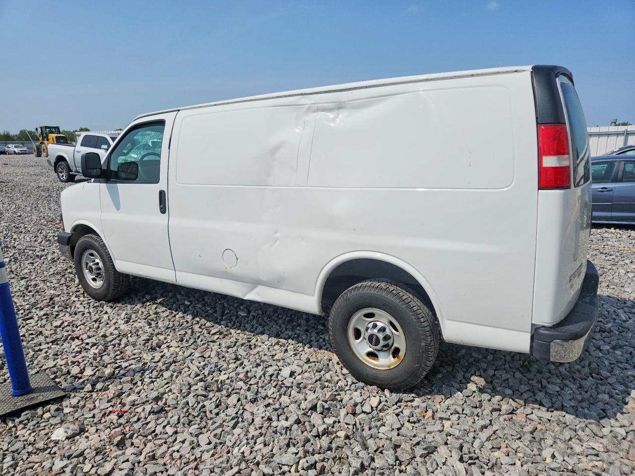 2016 GMC SAVANA G2500 — снимка 2
