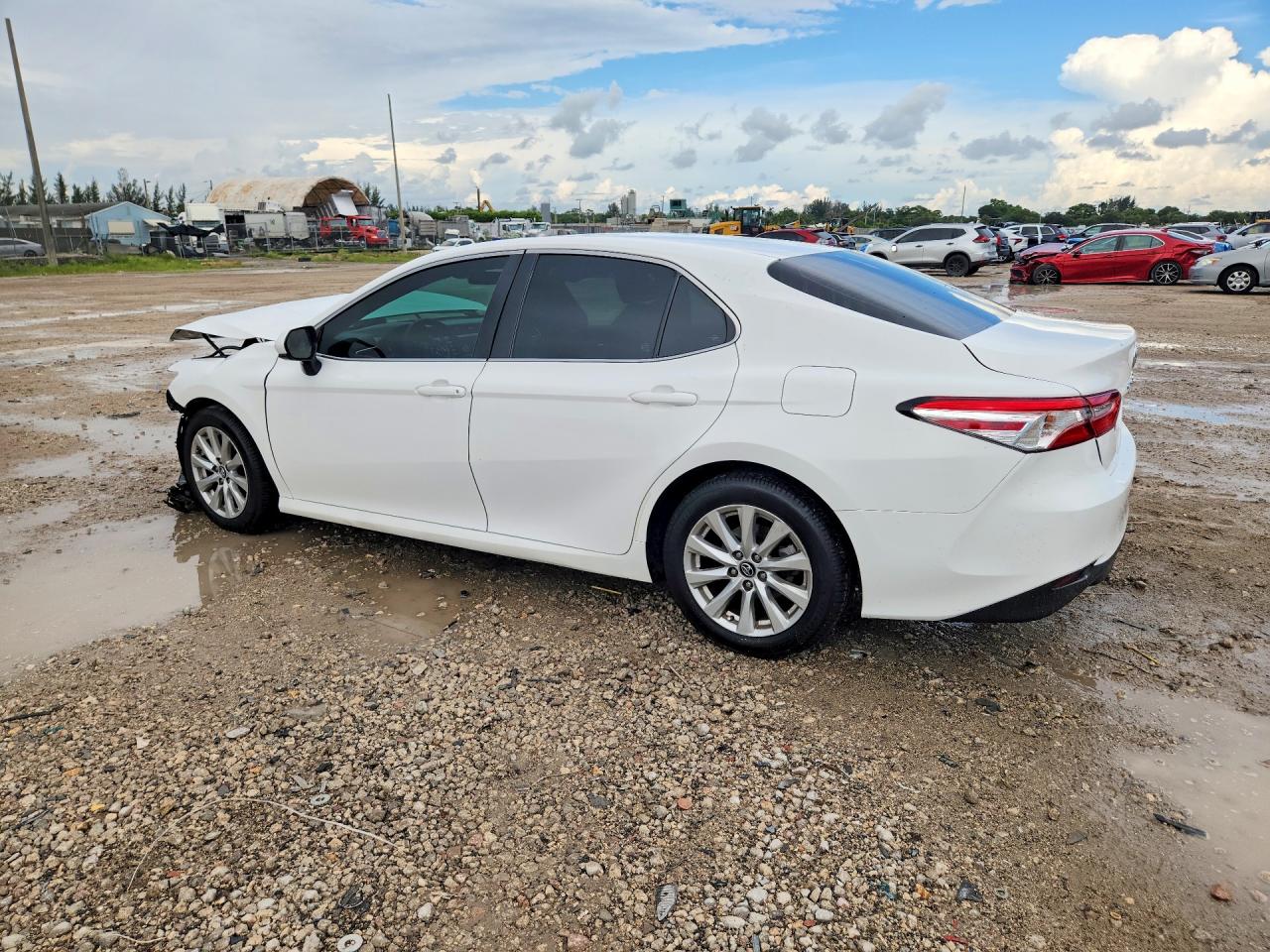 2018 TOYOTA CAMRY LE — снимка 2