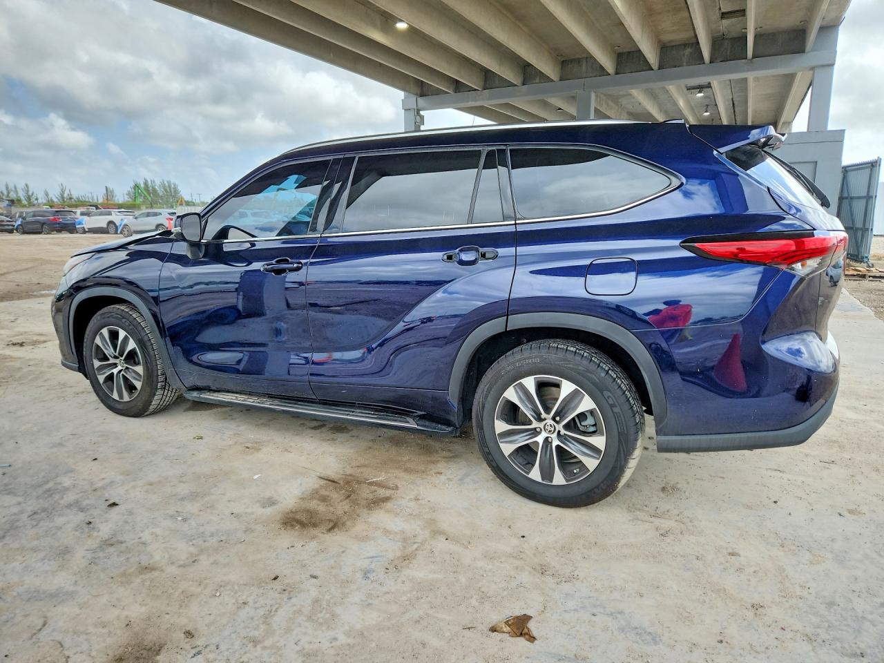 2021 TOYOTA HIGHLANDER XLE — снимка 2