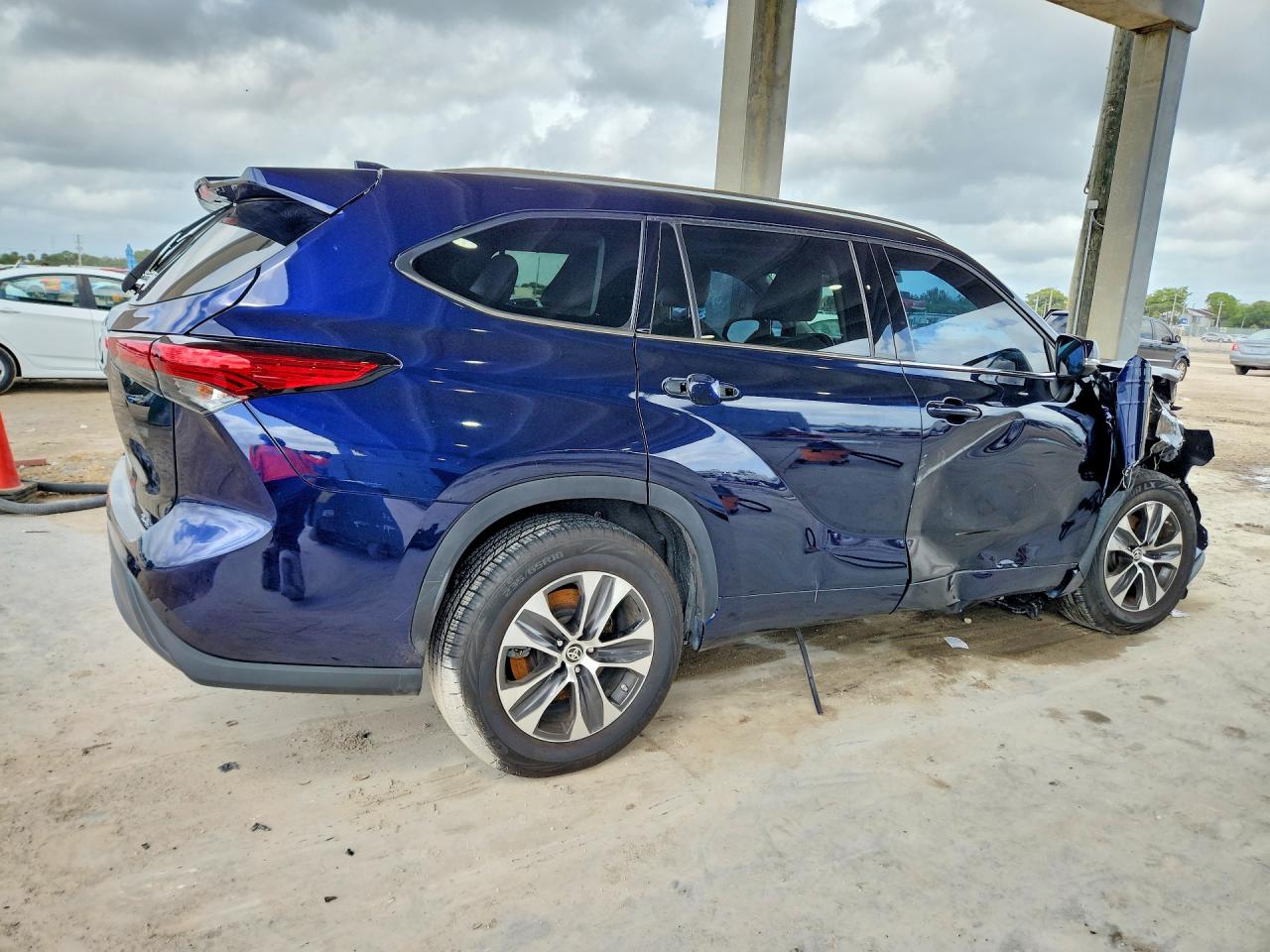 2021 TOYOTA HIGHLANDER XLE — снимка 3