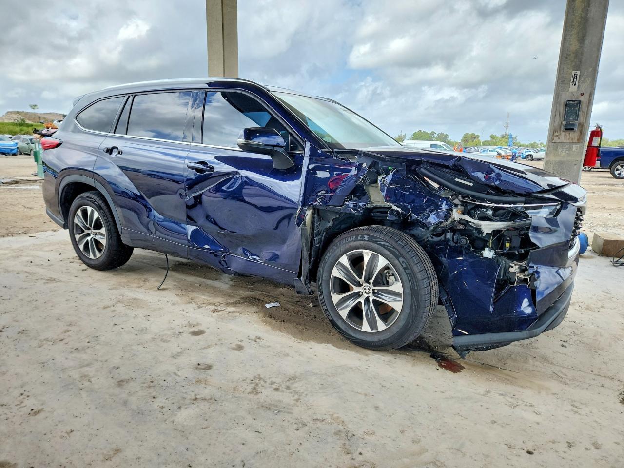 2021 TOYOTA HIGHLANDER XLE — снимка 4