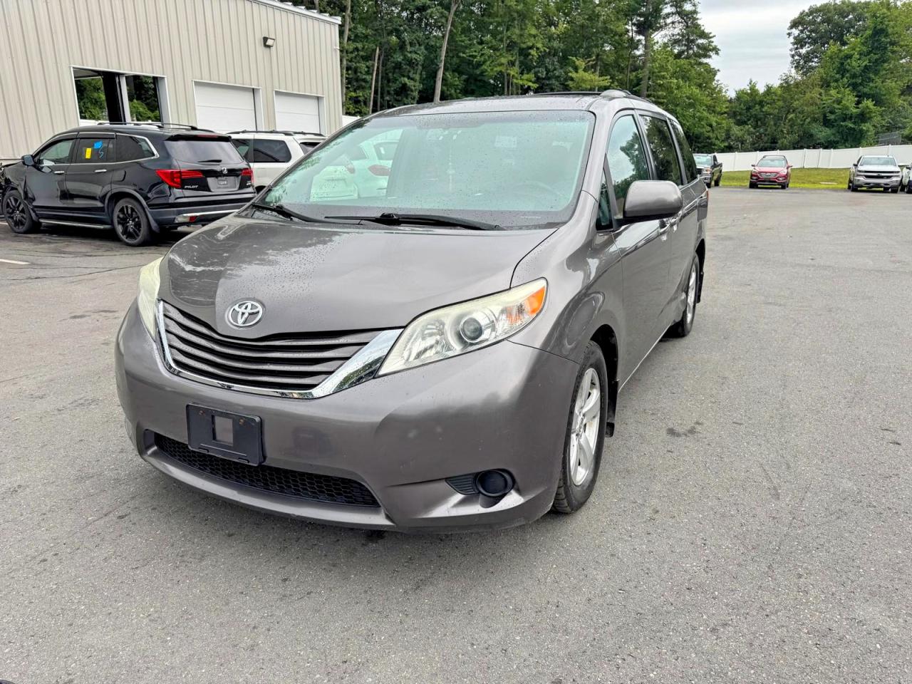 2017 TOYOTA SIENNA LE