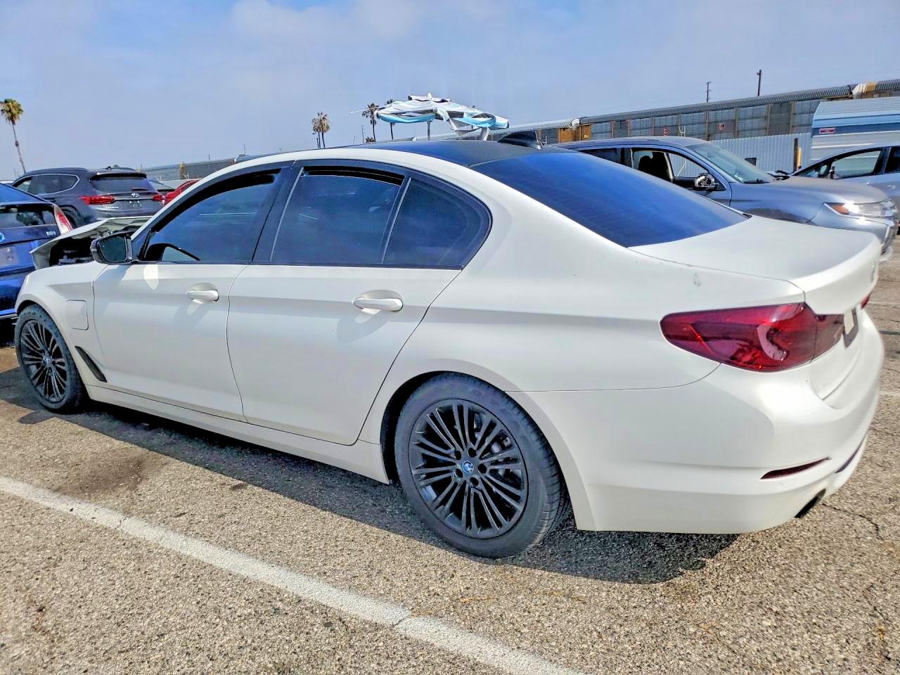 2019 BMW 530E — снимка 2
