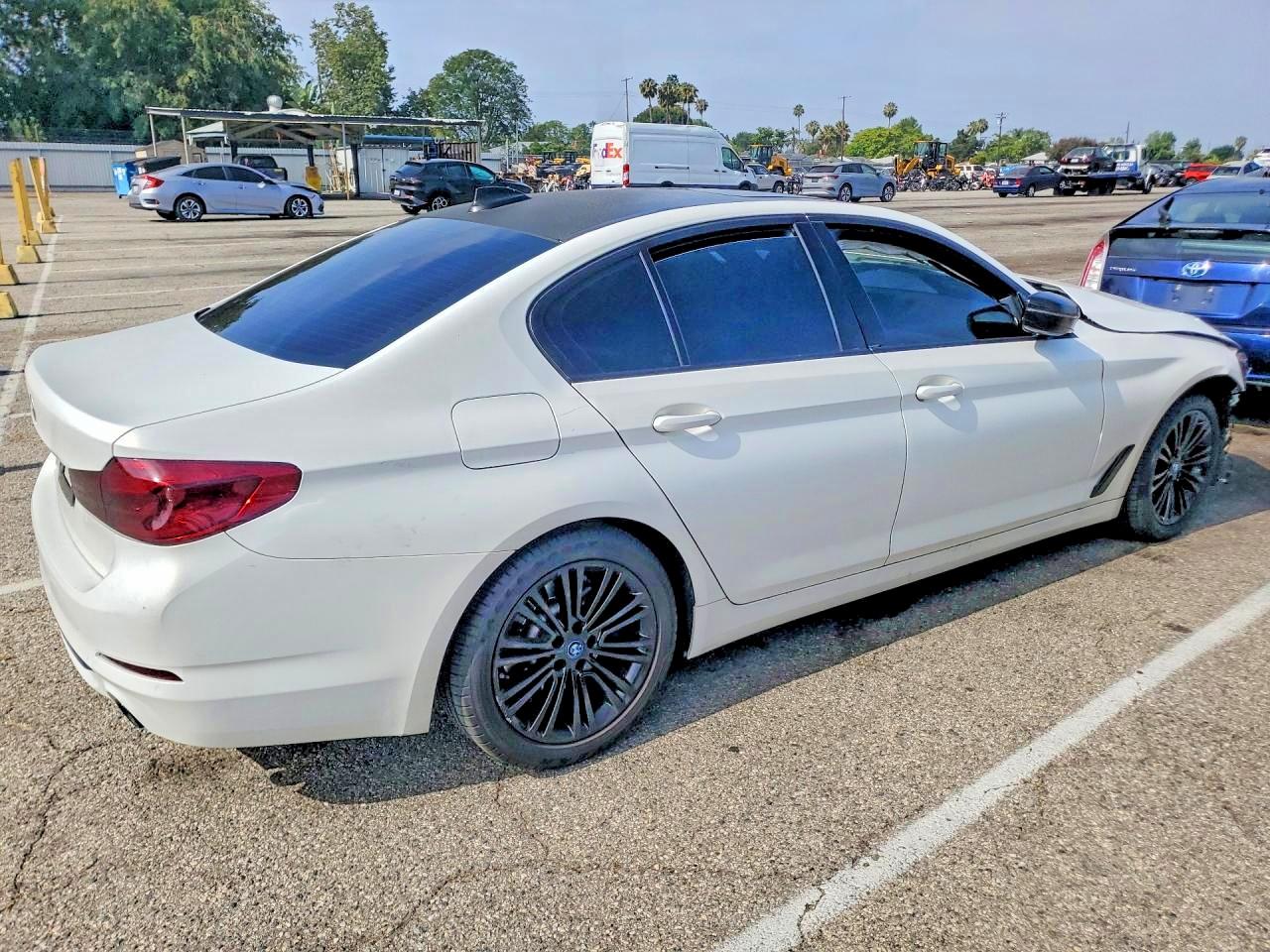 2019 BMW 530E — снимка 3