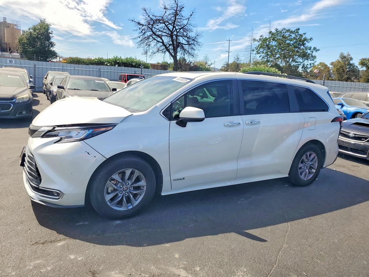 2021 TOYOTA SIENNA XLE
