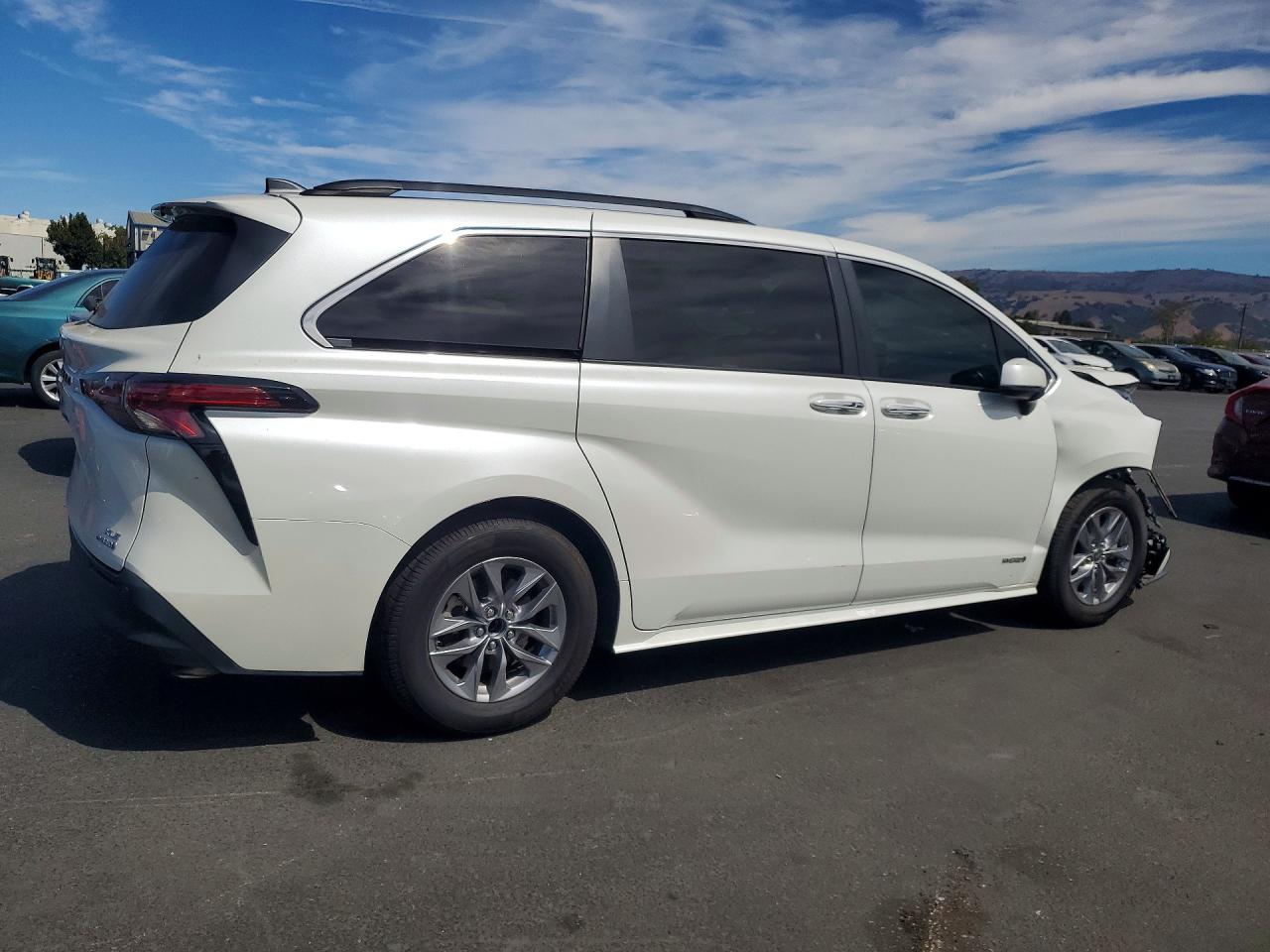 2021 TOYOTA SIENNA XLE — снимка 3