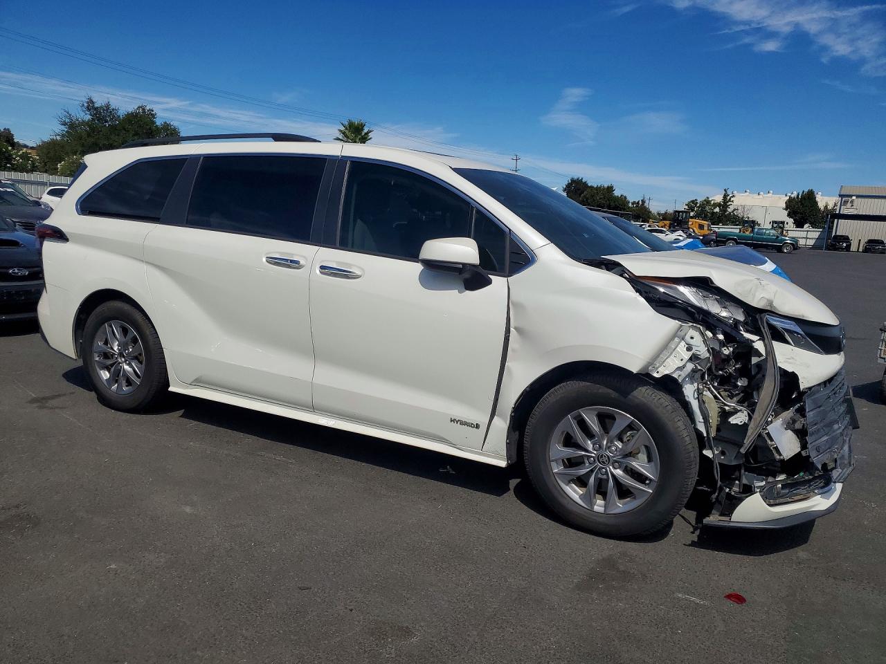 2021 TOYOTA SIENNA XLE — снимка 4