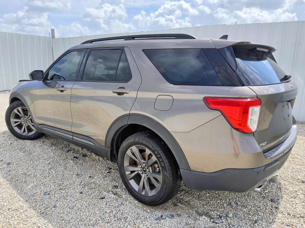 2021 FORD EXPLORER XLT — снимка 2