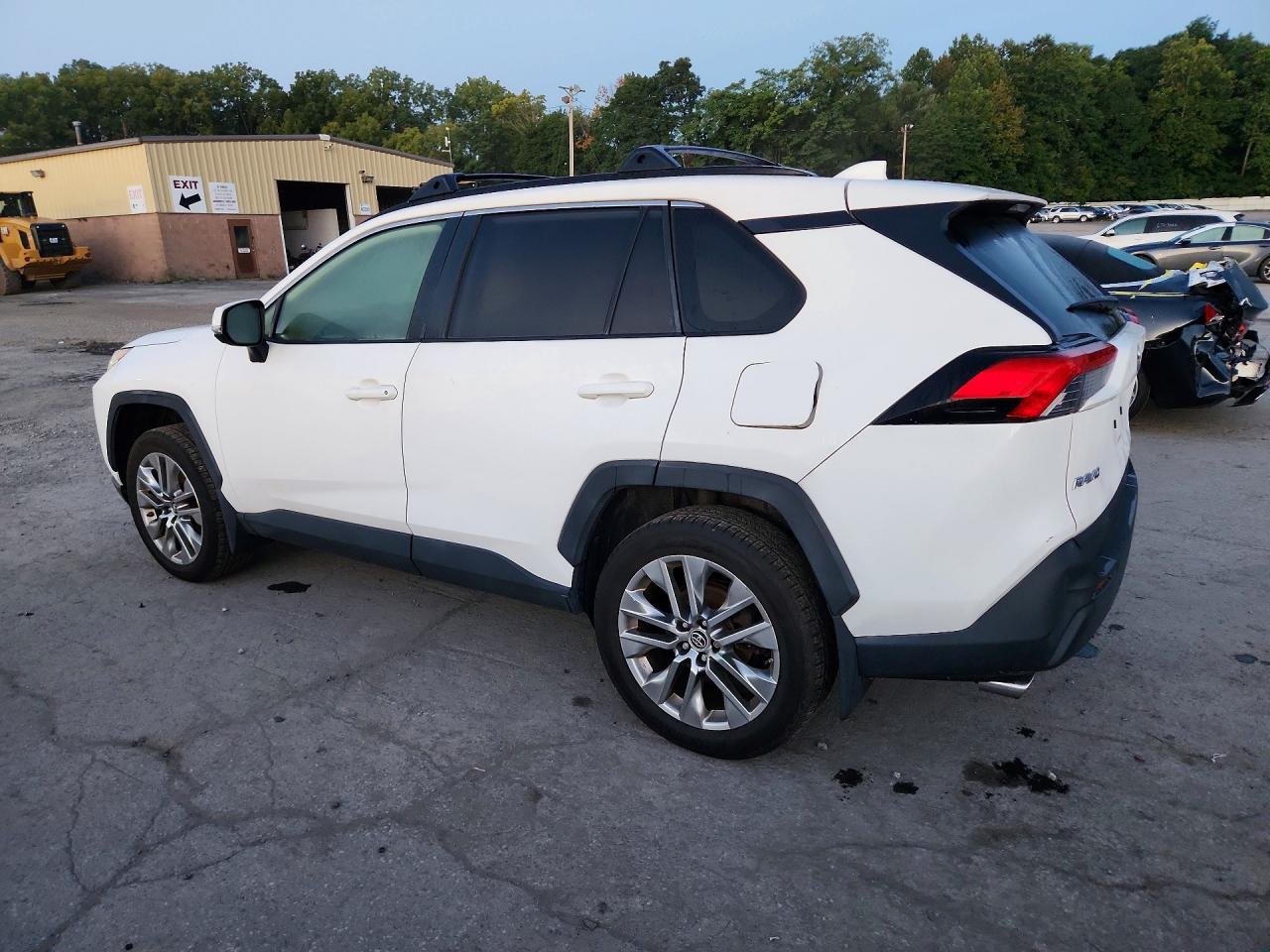 2019 TOYOTA RAV4 XLE PREMIUM — снимка 2