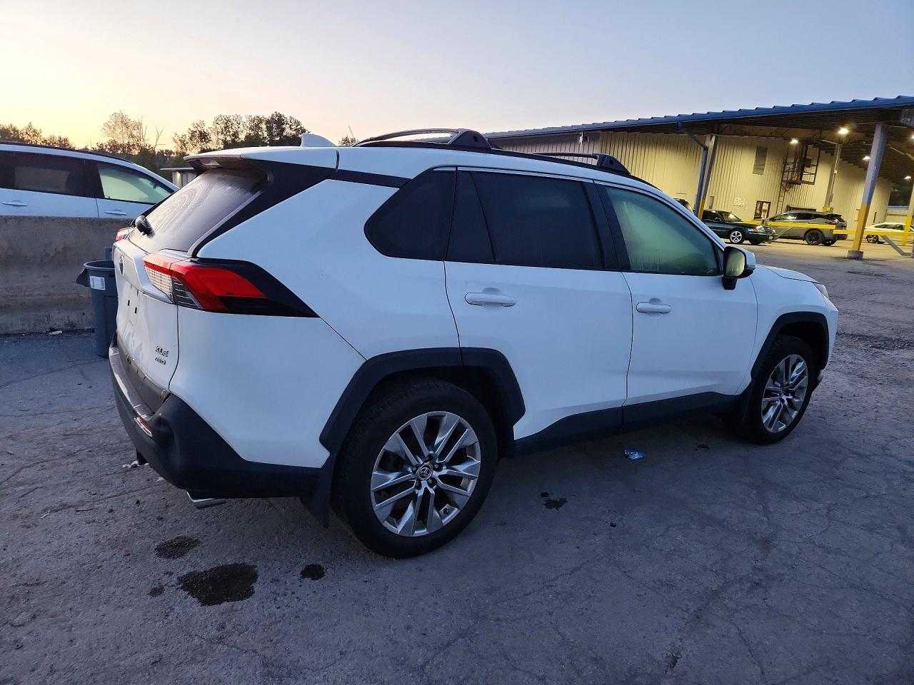 2019 TOYOTA RAV4 XLE PREMIUM — снимка 3