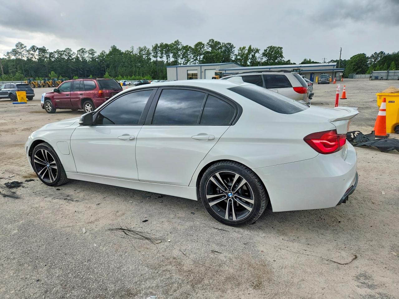 2018 BMW 330E — снимка 2