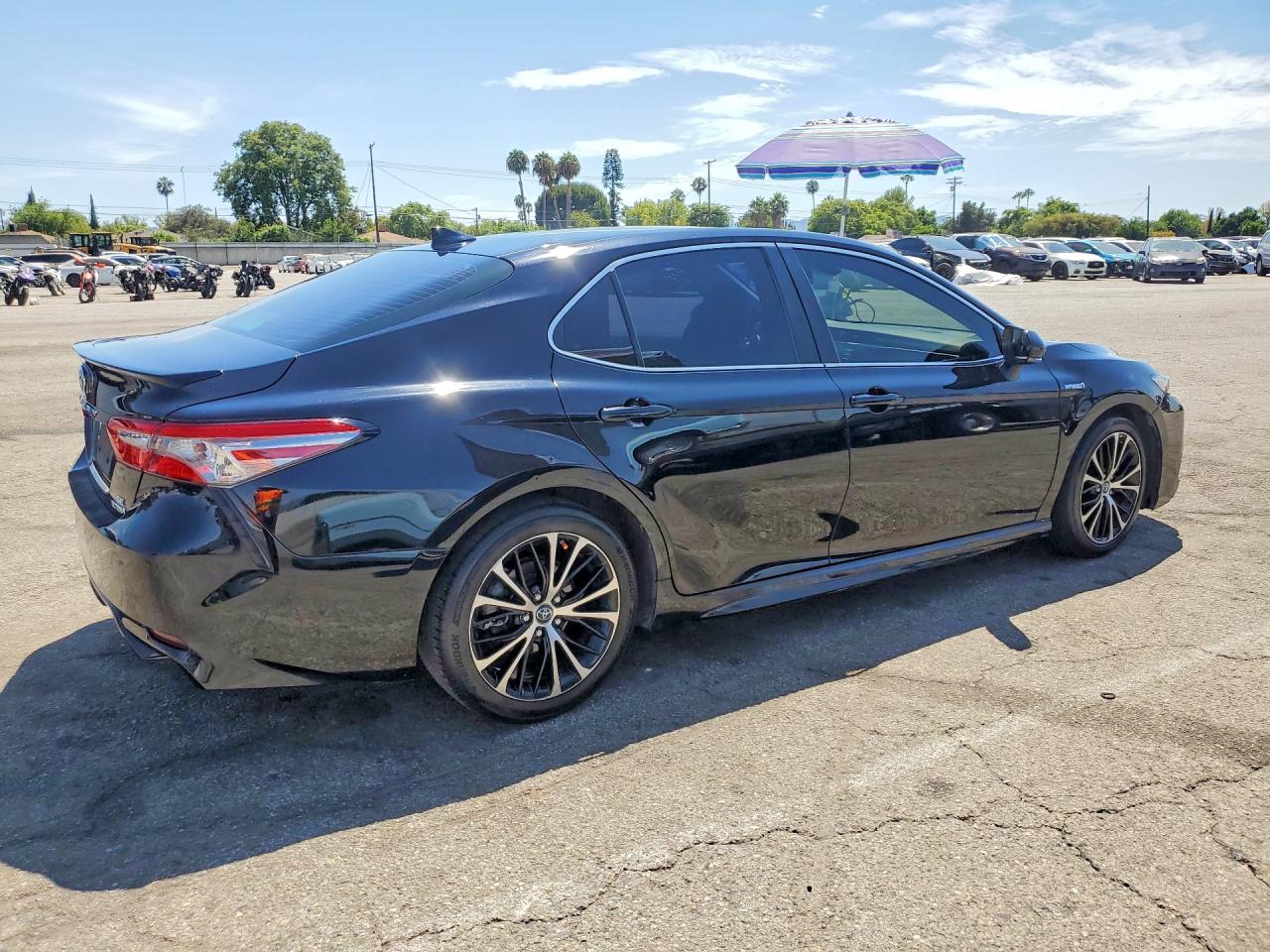 2019 TOYOTA CAMRY HYBRID SE — снимка 3