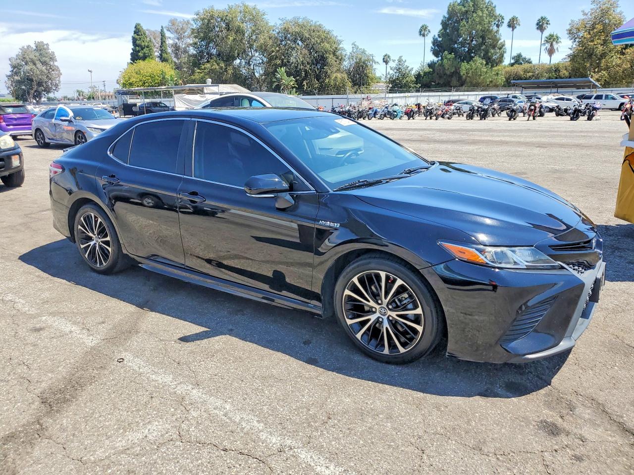2019 TOYOTA CAMRY HYBRID SE — снимка 4