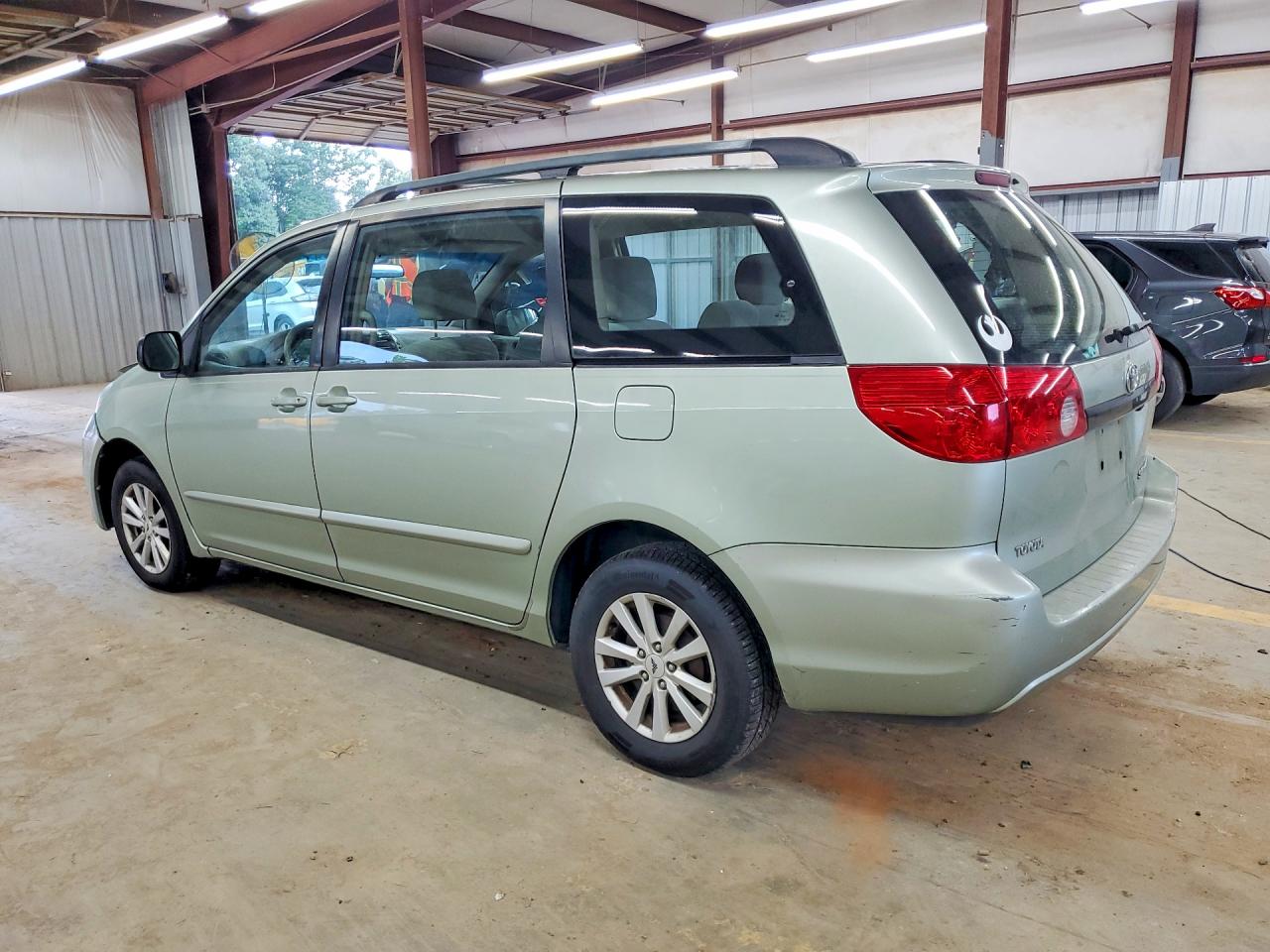 2021 TOYOTA SIENNA CE 8 PASSENGER — снимка 2