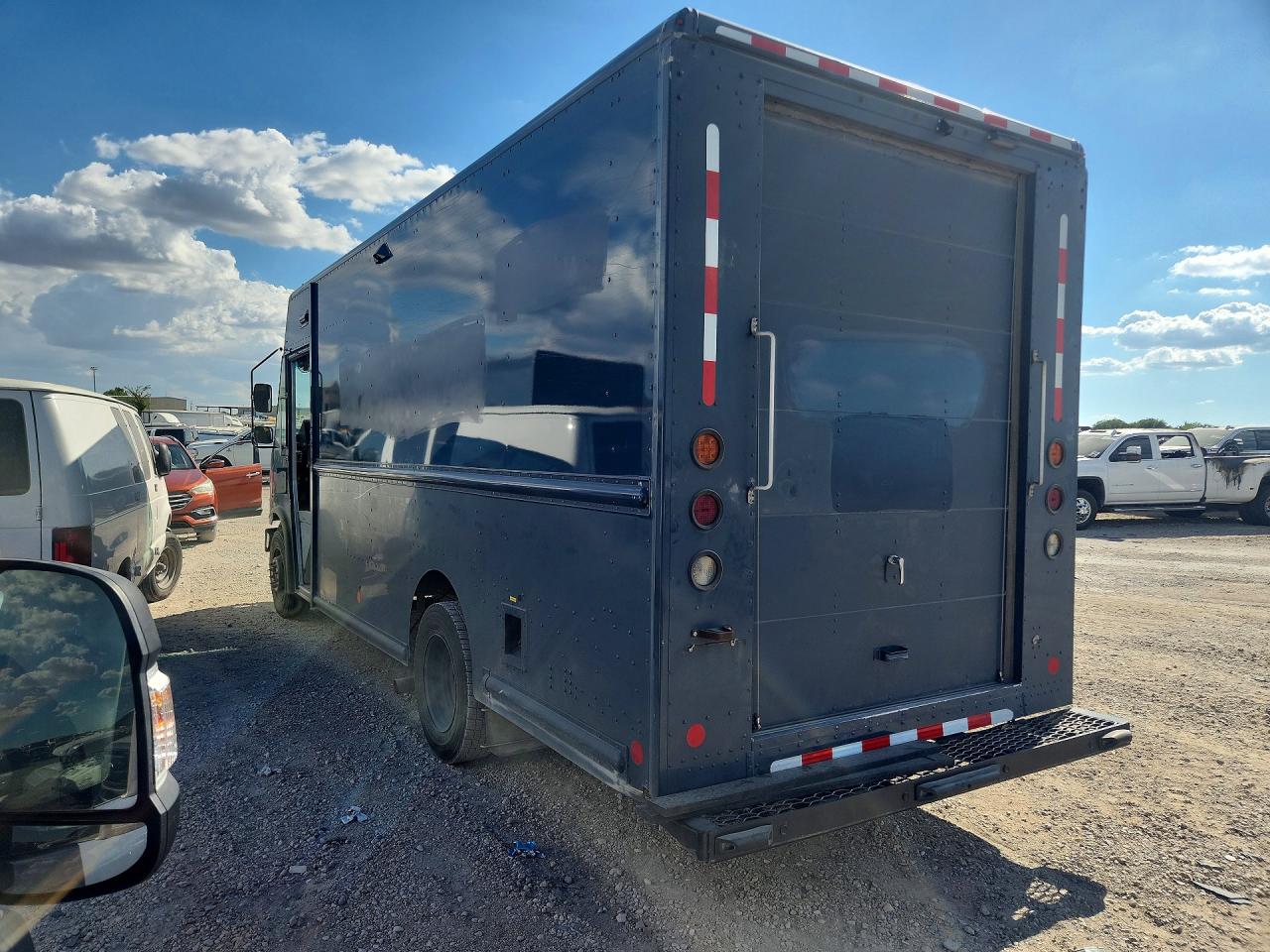 2021 FORD F59 — снимка 2