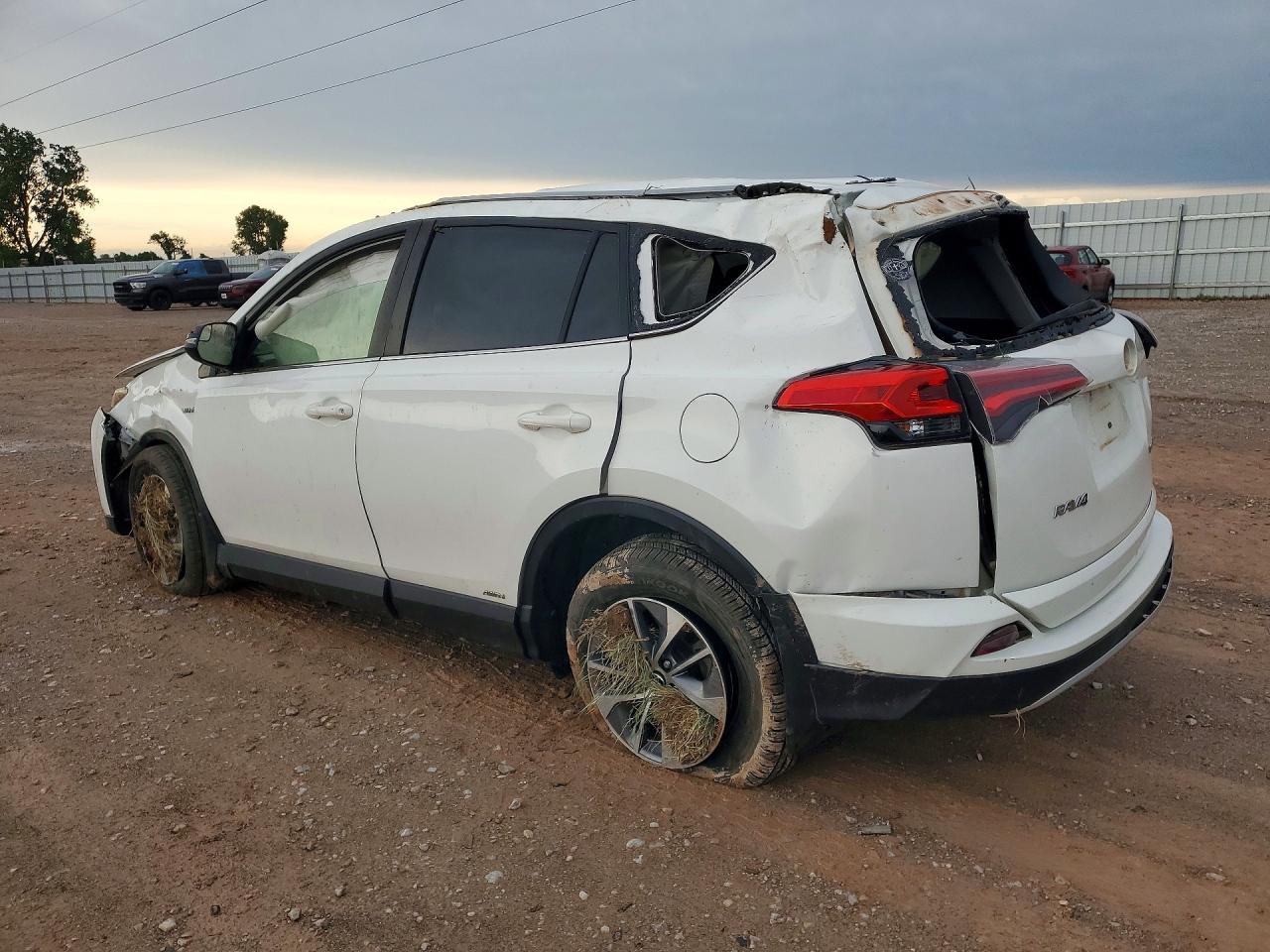 2017 TOYOTA RAV4 HYBRID XLE — снимка 2
