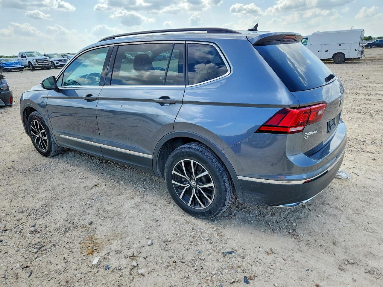 2021 VOLKSWAGEN TIGUAN SE — снимка 2