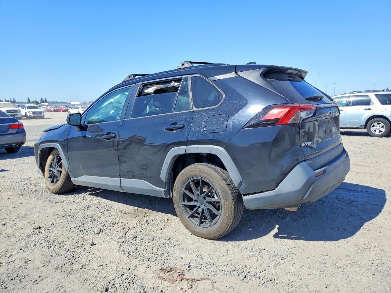 2020 TOYOTA RAV4 LE — снимка 2