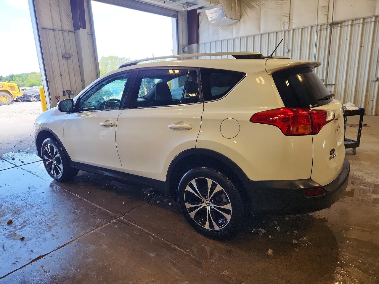 2015 TOYOTA RAV4 LIMITED — снимка 2
