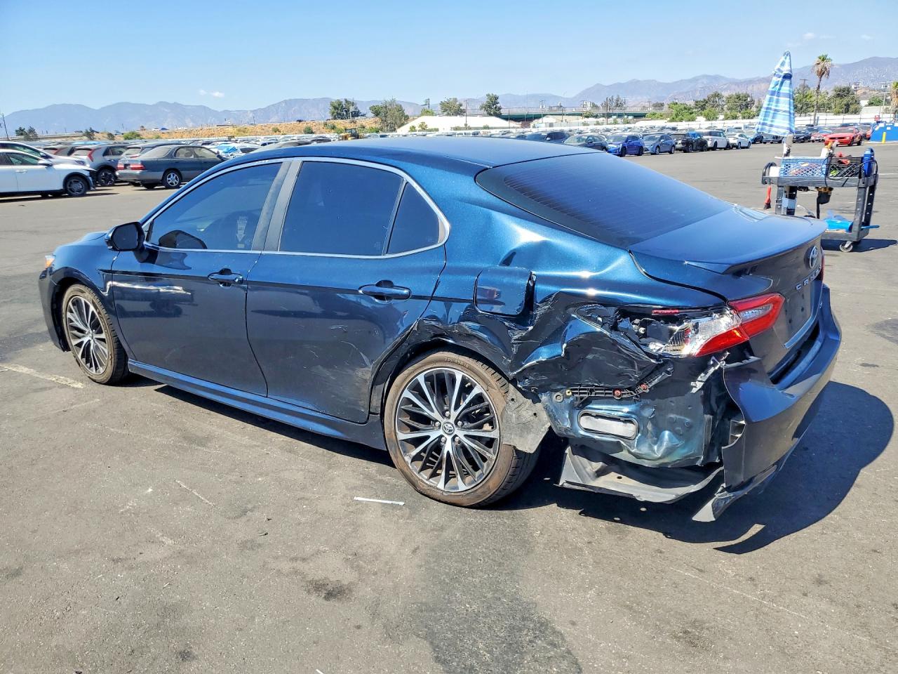 2018 TOYOTA CAMRY SE — снимка 2