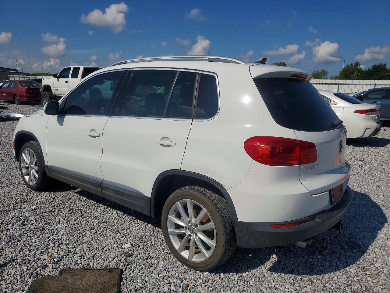 2015 VOLKSWAGEN TIGUAN S — снимка 2
