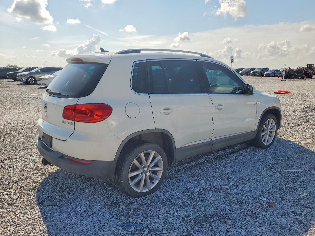 2015 VOLKSWAGEN TIGUAN S — снимка 3
