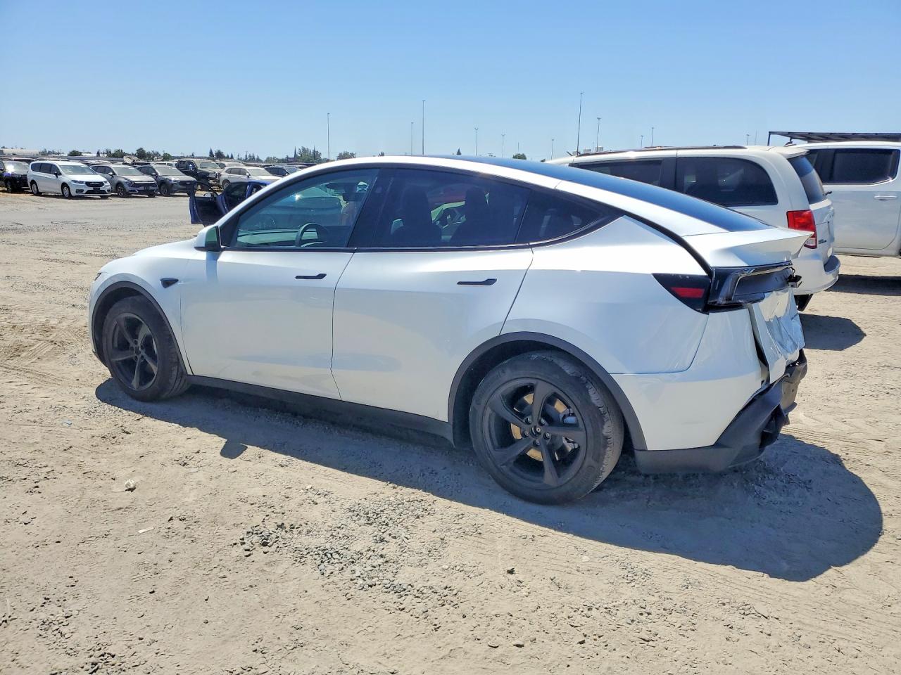 2026 TESLA MODEL Y — снимка 2
