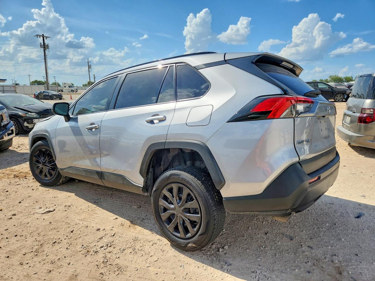 2021 TOYOTA RAV4 LE — снимка 2
