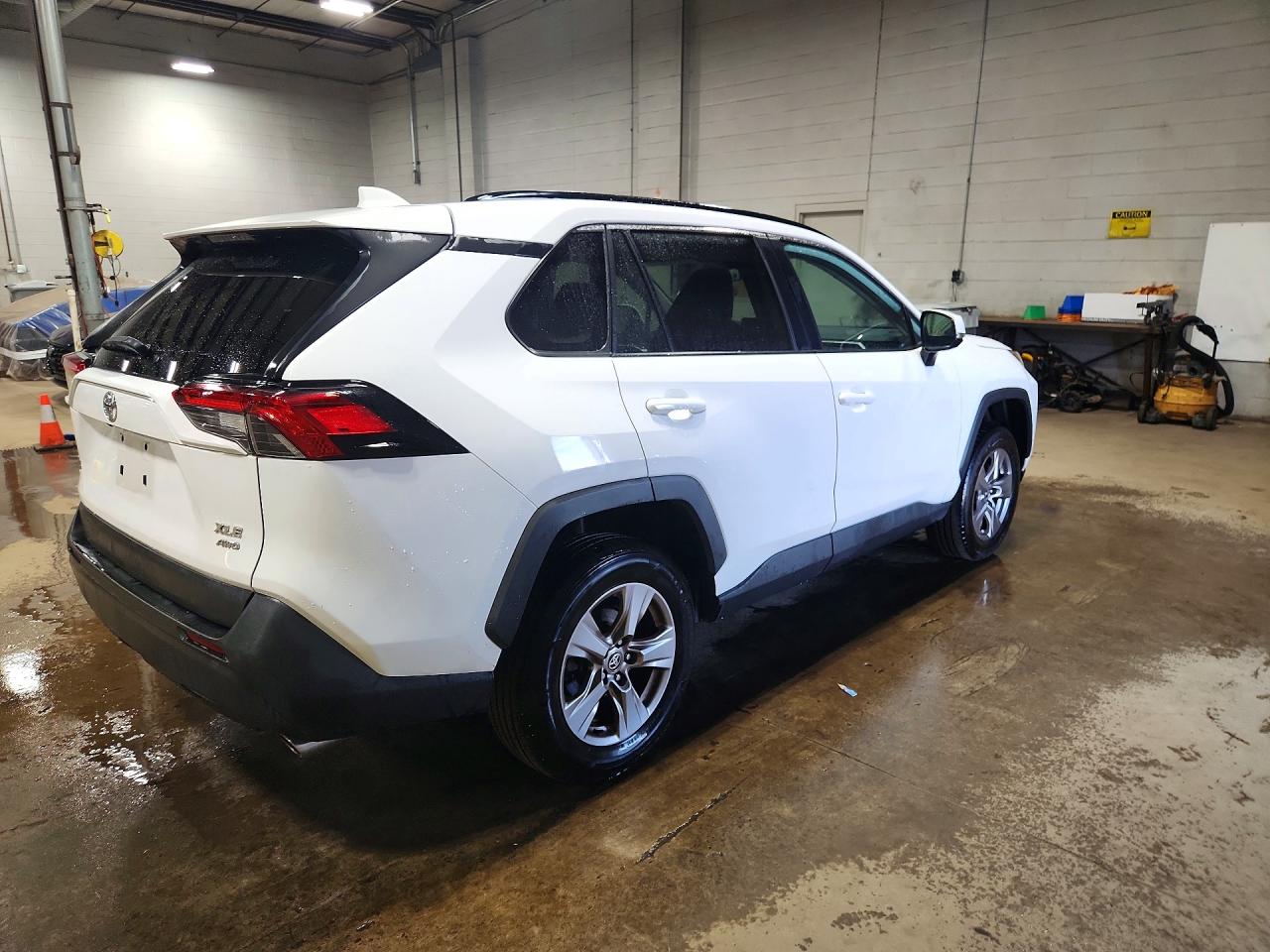 2023 TOYOTA RAV4 XLE — снимка 3