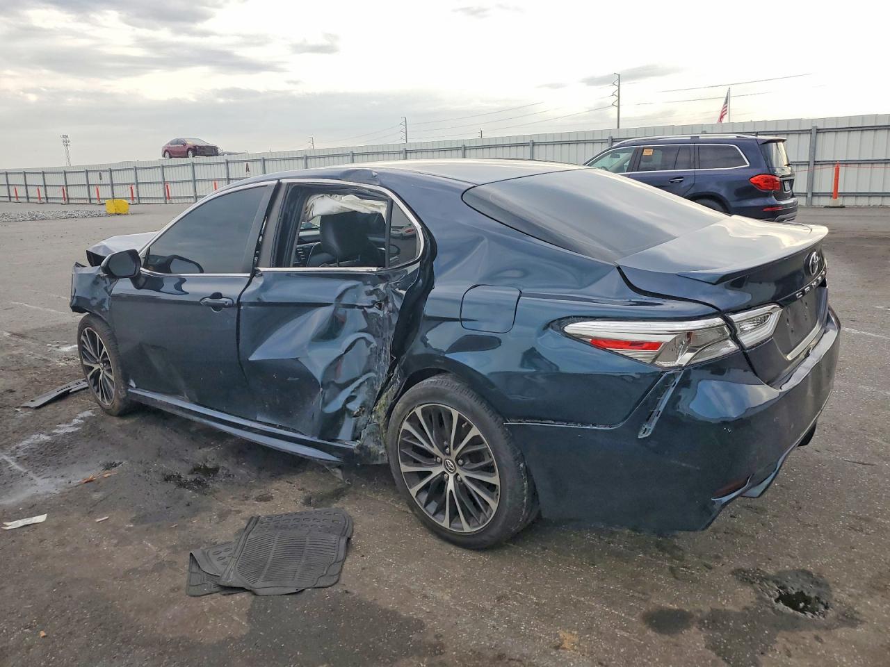 2018 TOYOTA CAMRY SE — снимка 2