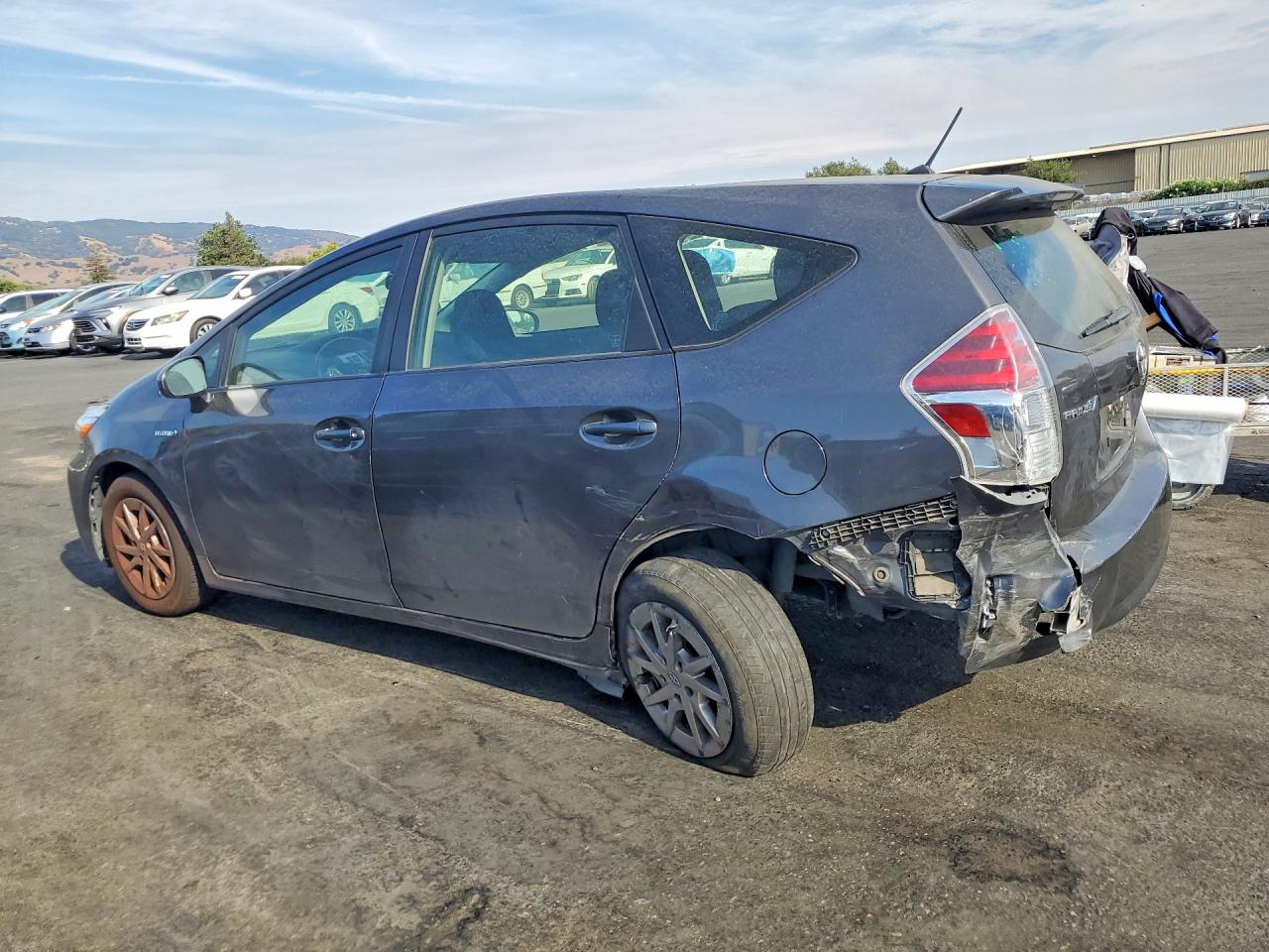 2016 TOYOTA PRIUS V TWO — снимка 2