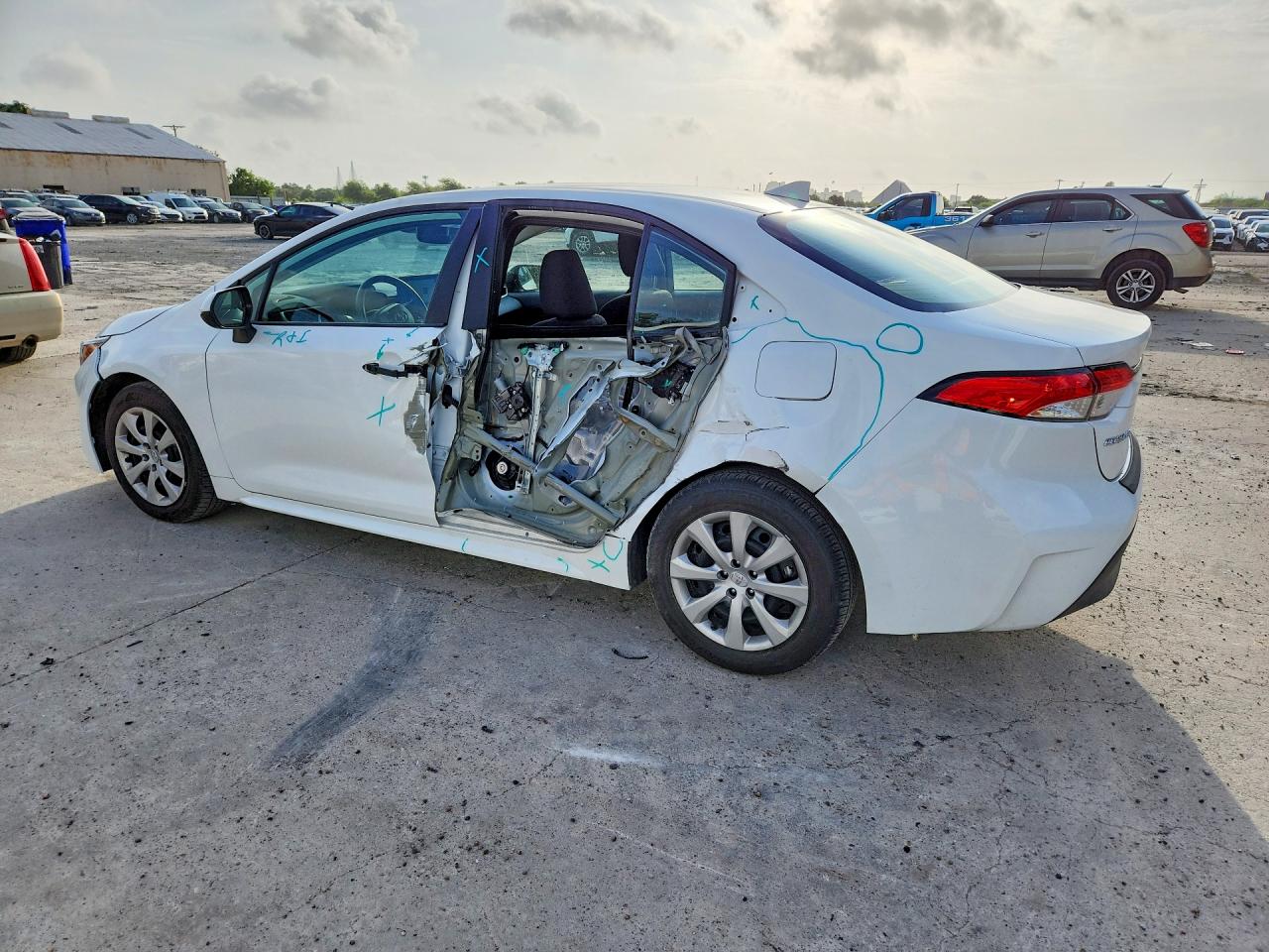 2025 TOYOTA COROLLA LE — снимка 2