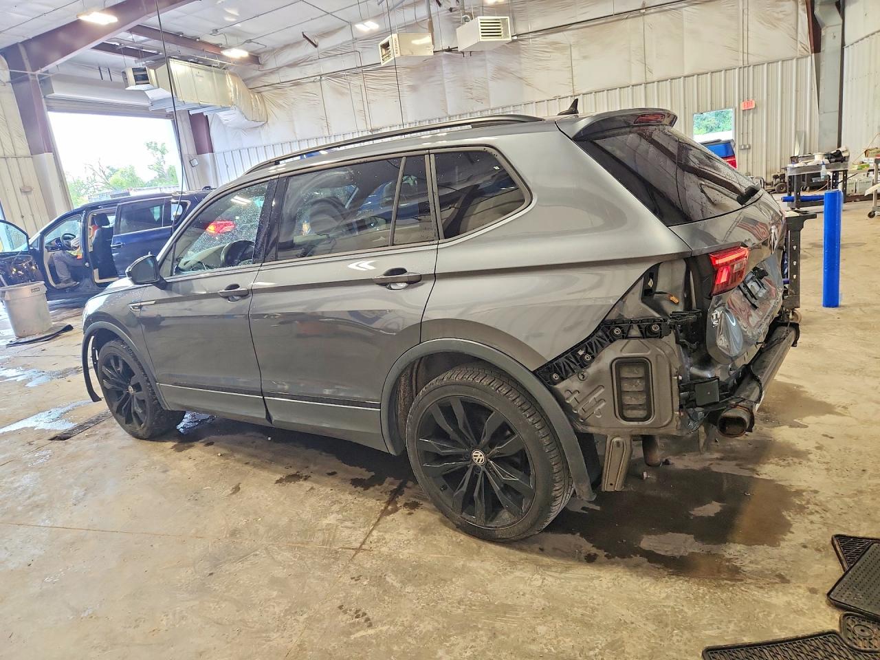 2021 VOLKSWAGEN TIGUAN SE — снимка 2